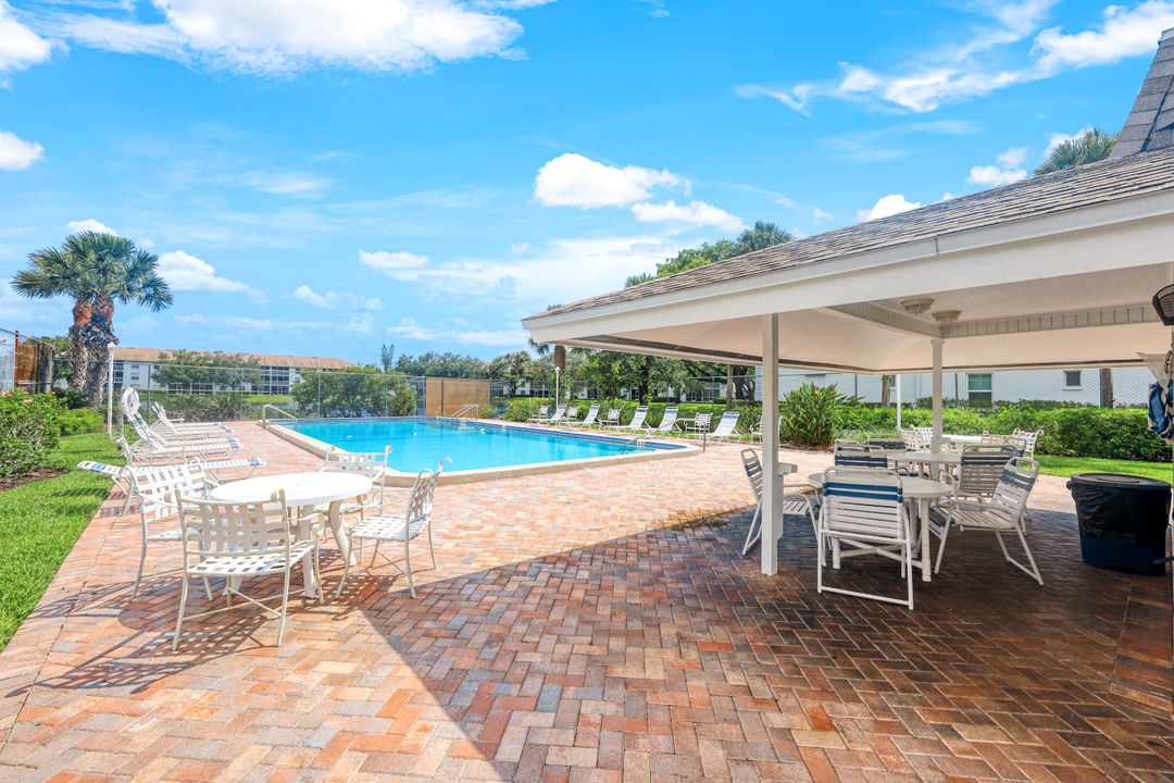 9650 Victoria Ln #B-102, Naples, FL 34109