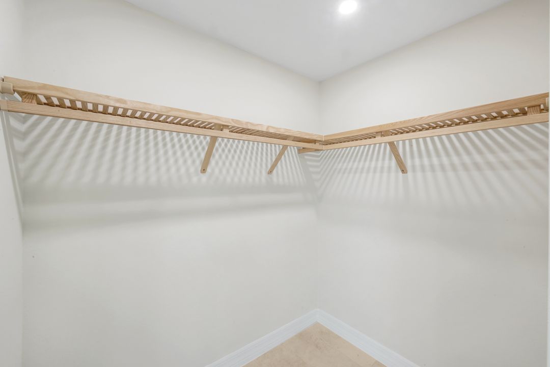 280 Antilles Wy E #101, Naples, FL 34112