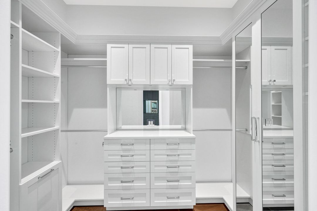 3401 Crayton Rd, Naples, FL 34102