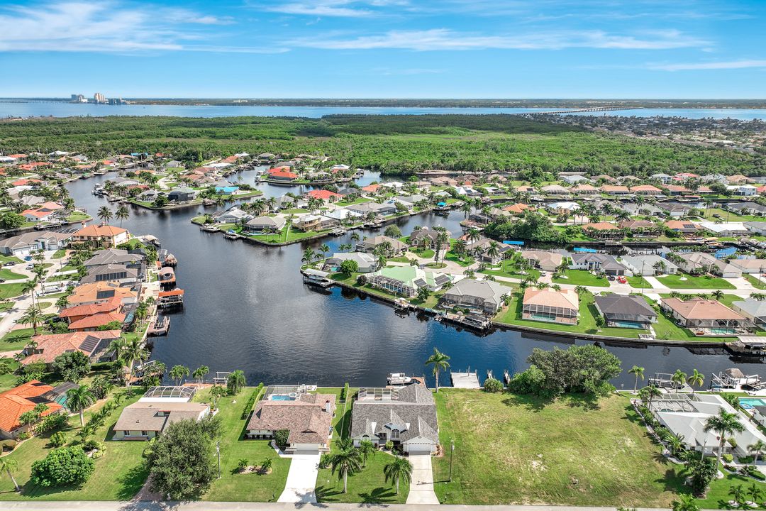 2137 SE 19th Ave, Cape Coral, FL 33990