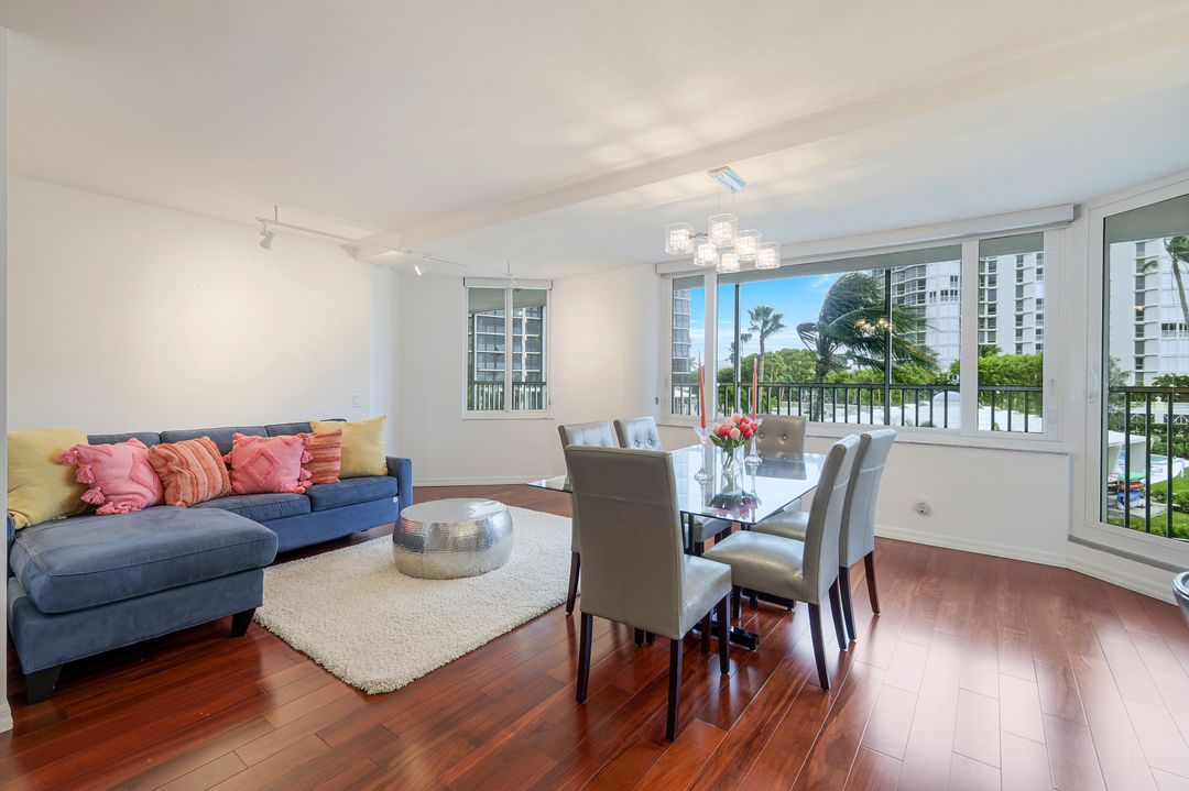 4041 Gulf Shore Blvd N #204, Naples, FL 34103