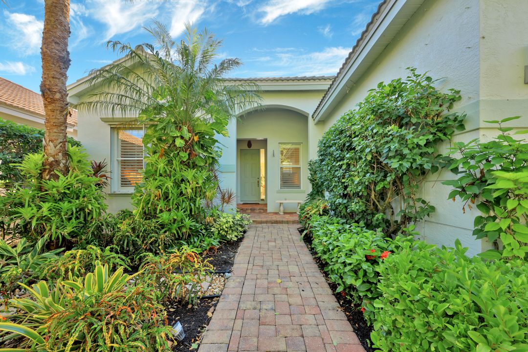 4970 Bollard Ct, Naples, FL 34112
