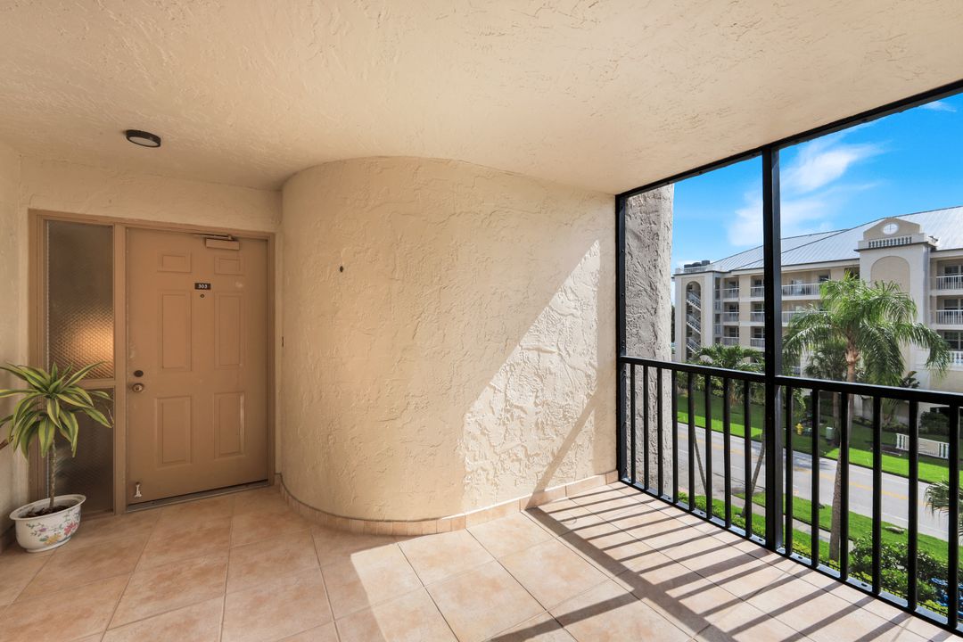 9653 Gulf Shore Dr #303, Naples, FL 34108