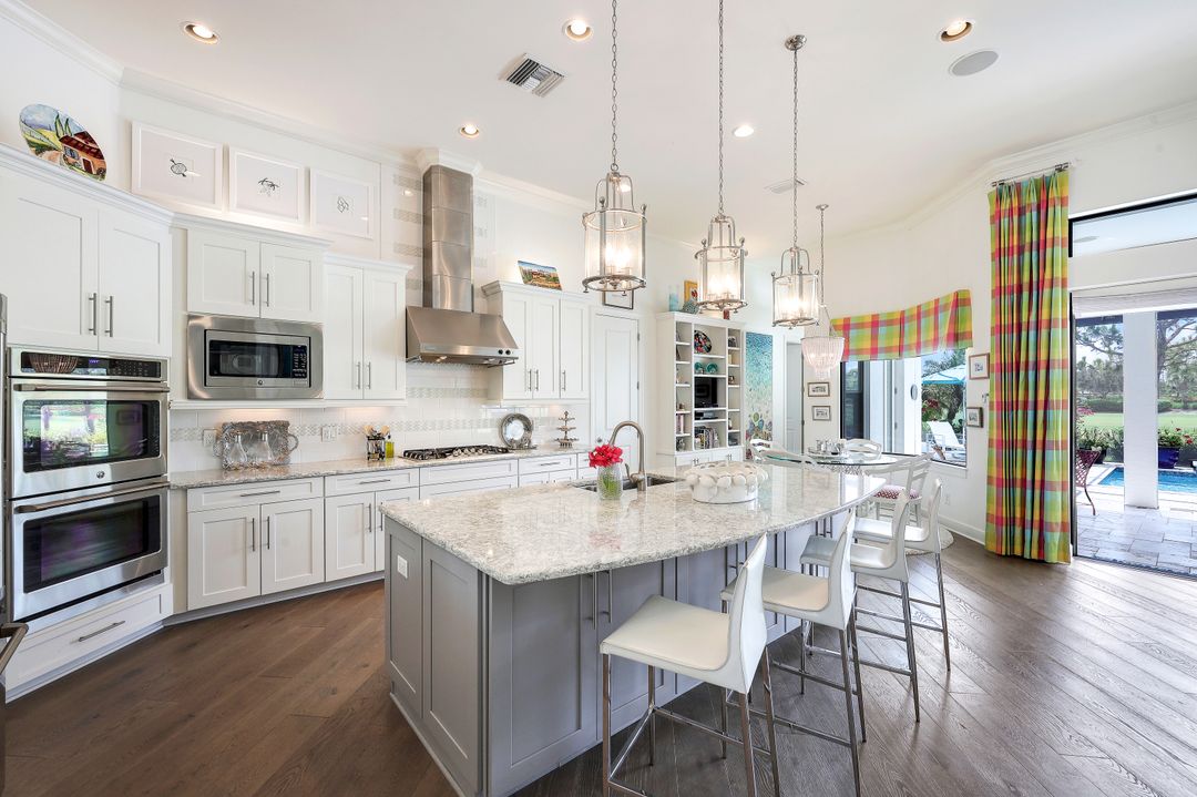 8668 Amour Ct, Naples, FL 34119