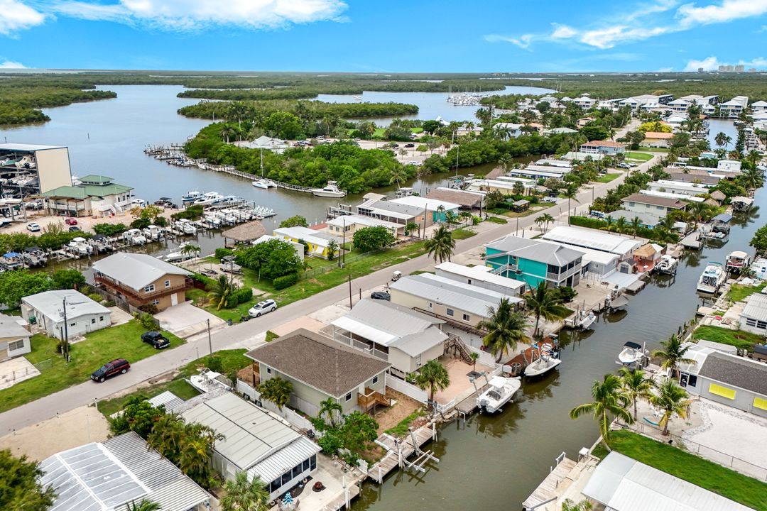 627 Palm Dr, Naples, FL 34114