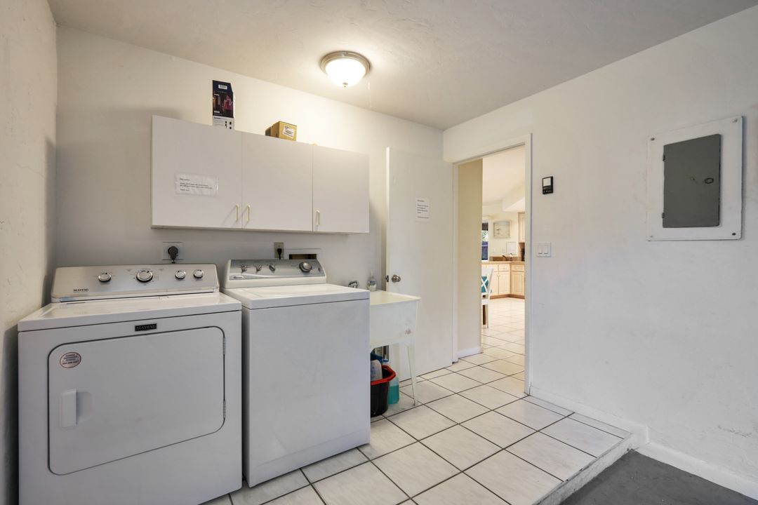 4587 Capri Dr, Naples, FL 34103