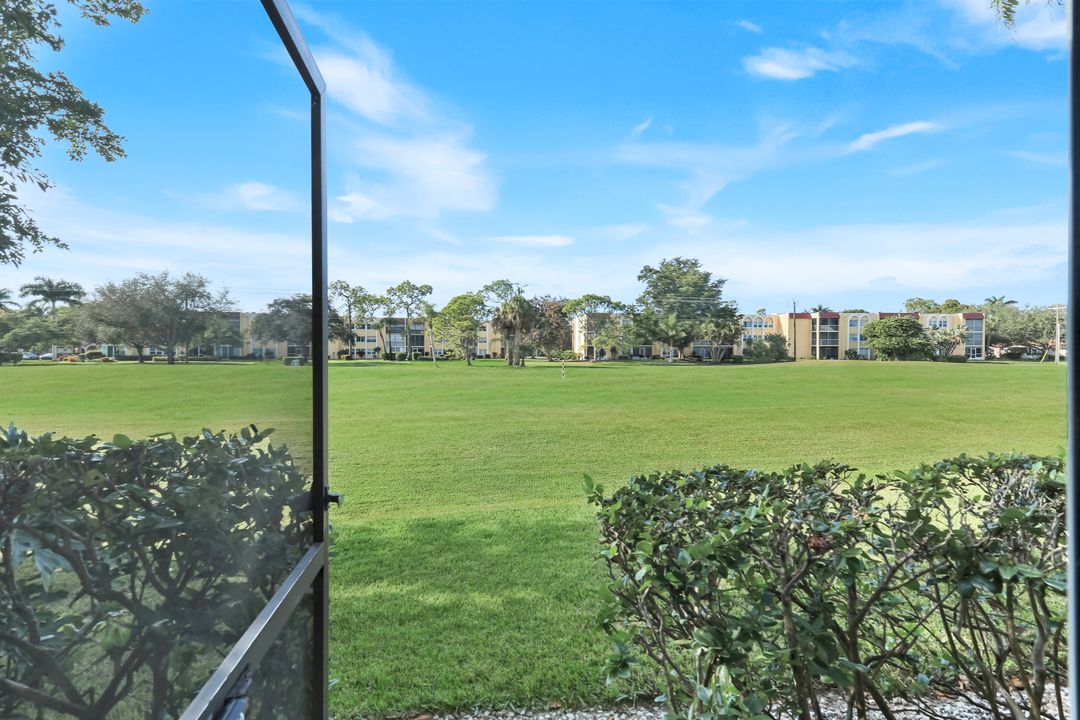 201 Quail Forest Blvd #101, Naples, FL 34105