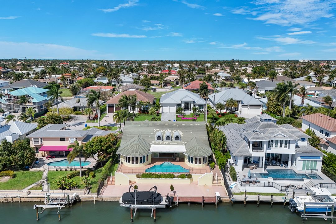 2147 Snook Dr, Naples, FL 34102