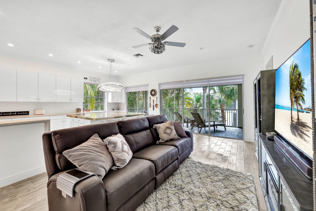 5040 Yacht Harbor Cir #6-201, Naples, FL 34112