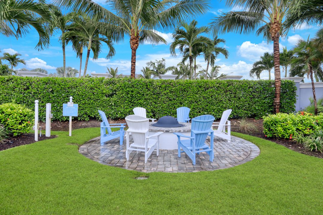 2542 Seychelles Dr #702, Naples, FL 34112