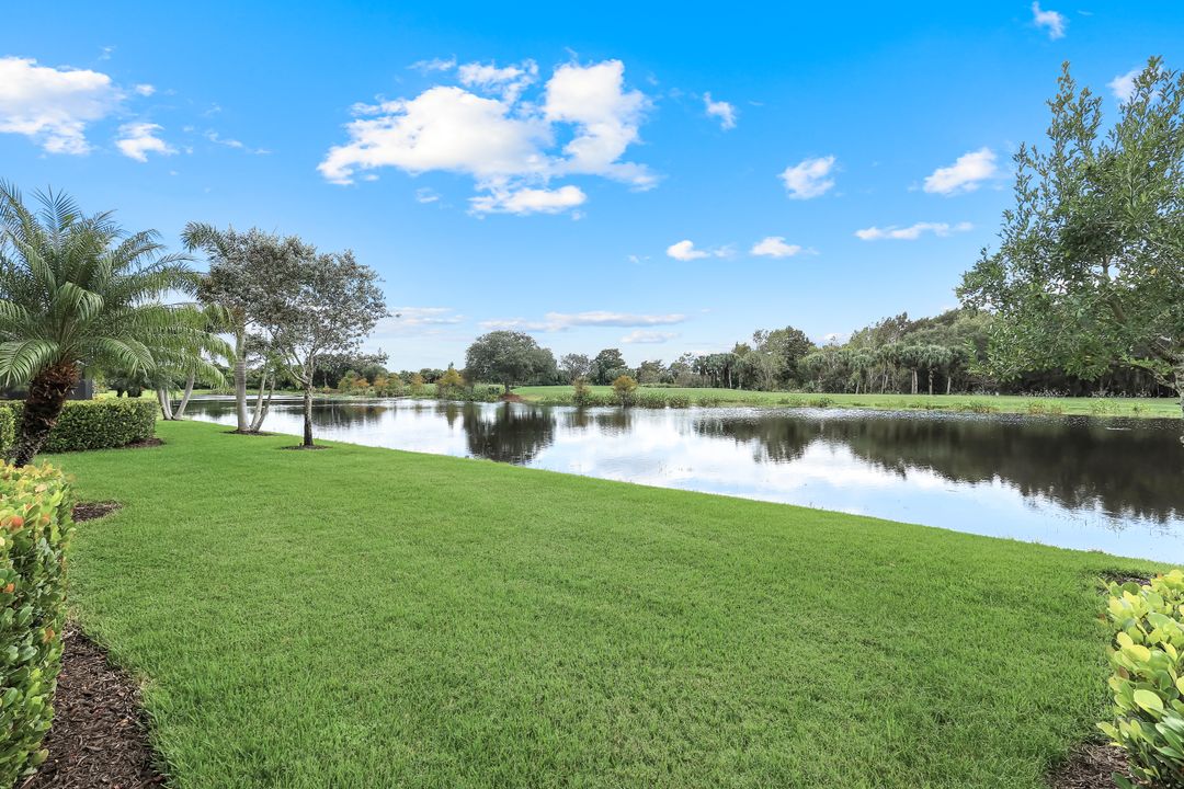 12832 Kinross Ln, Naples, FL 34120