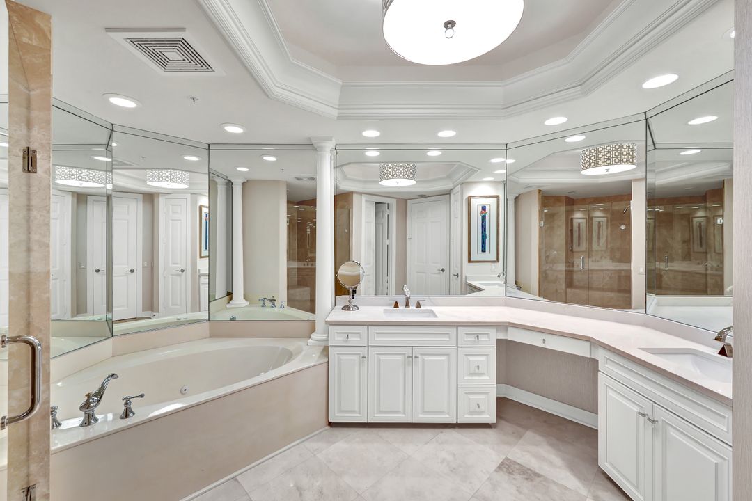 295 Grande Way #1403, Naples, FL 34110