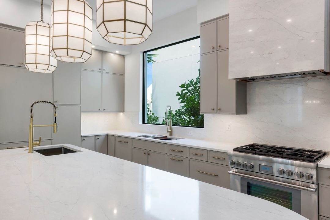 513 92nd Ave N, Naples, FL 34108