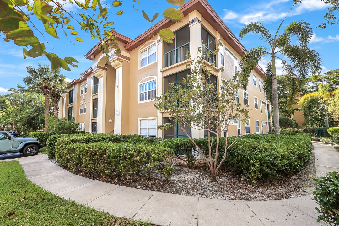 8960 Colonnades Ct E #926, Bonita Springs, FL 34135