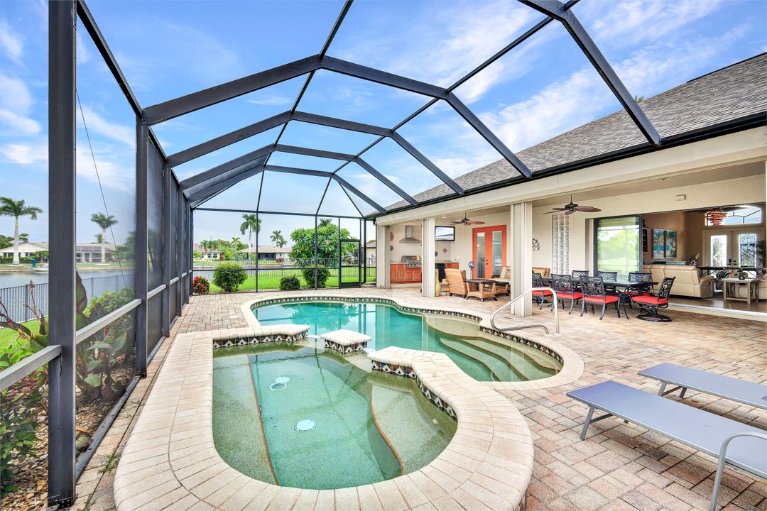 2033 SE 7th St, Cape Coral, FL 33990