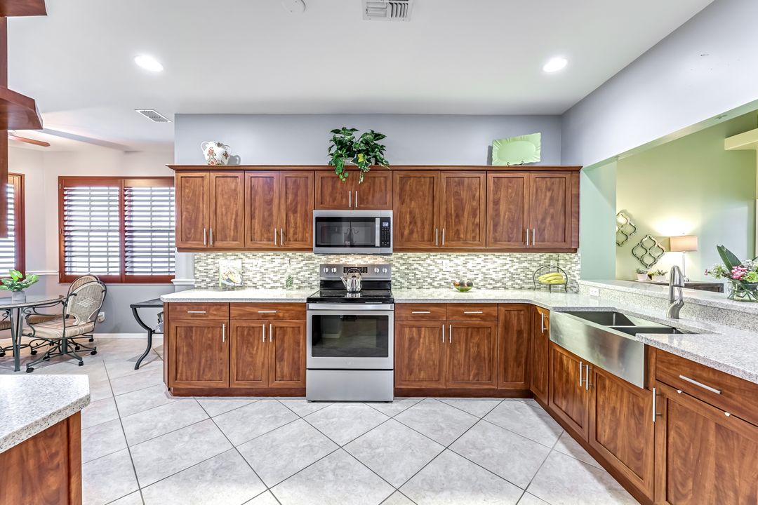 2041 Crestview Way, Naples, FL 34119