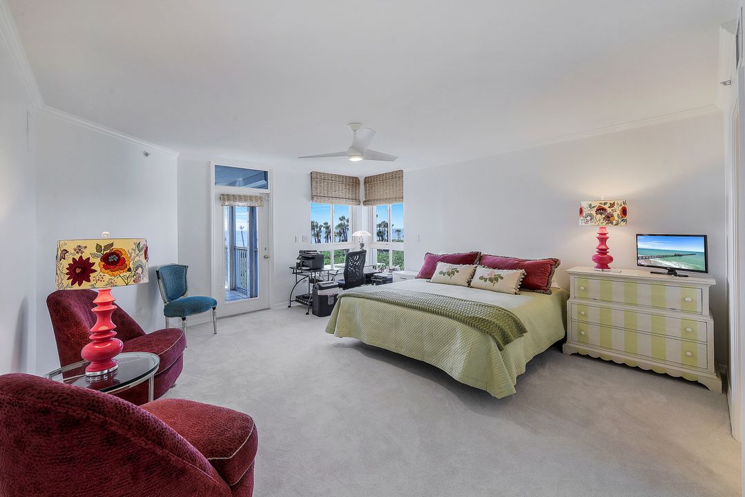 20 Seagate Dr #202, Naples, FL 34103