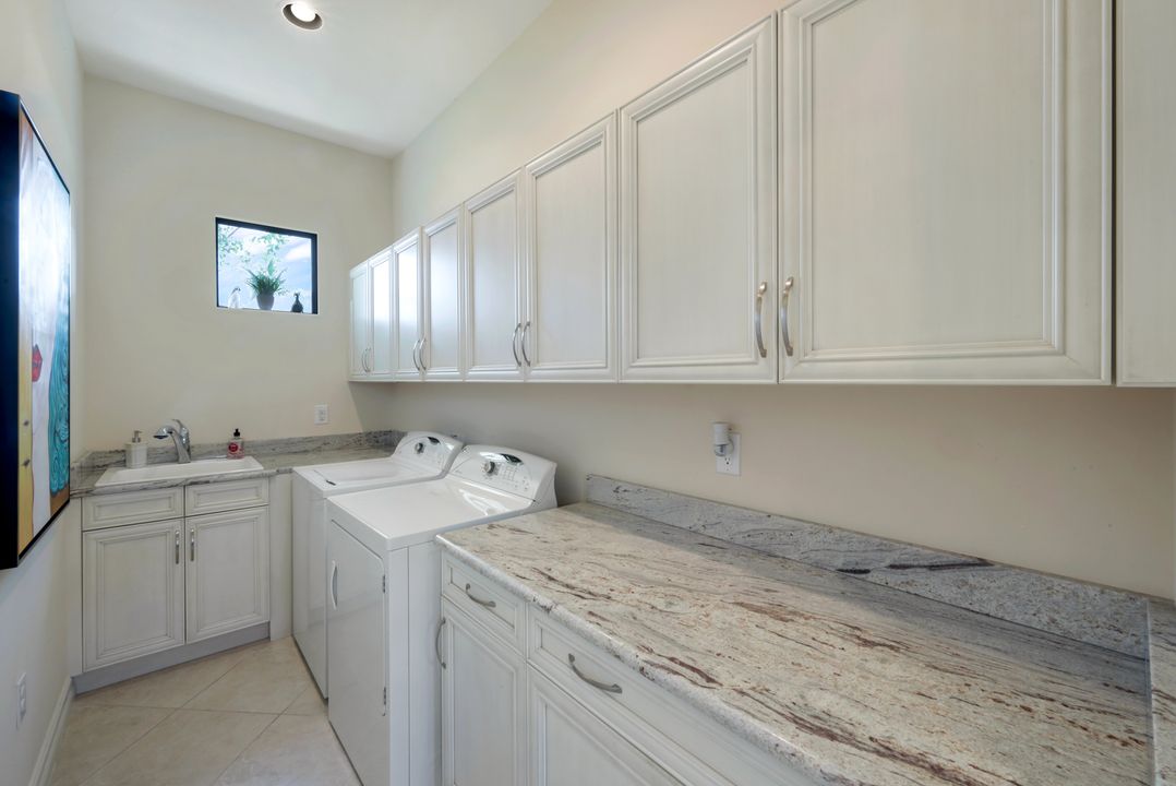 6419 Vivaldi Ct, Naples, FL 34113