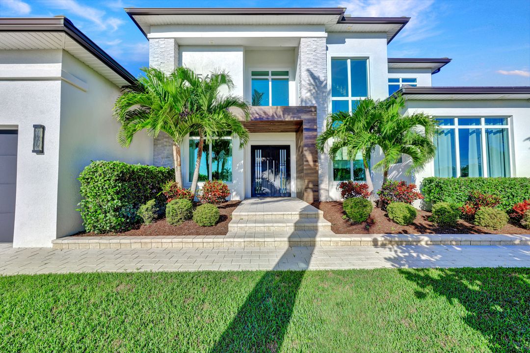 5610 De Soto Ct, Cape Coral, FL 33904