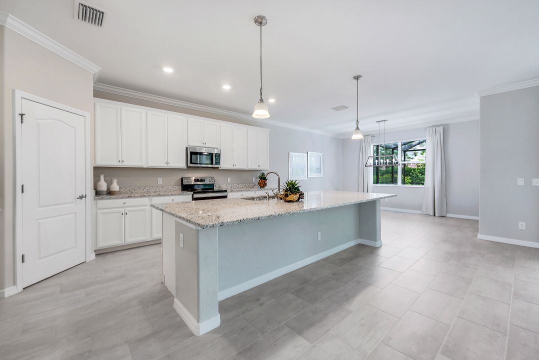2366 Tangerine Ln, Naples, FL 34120
