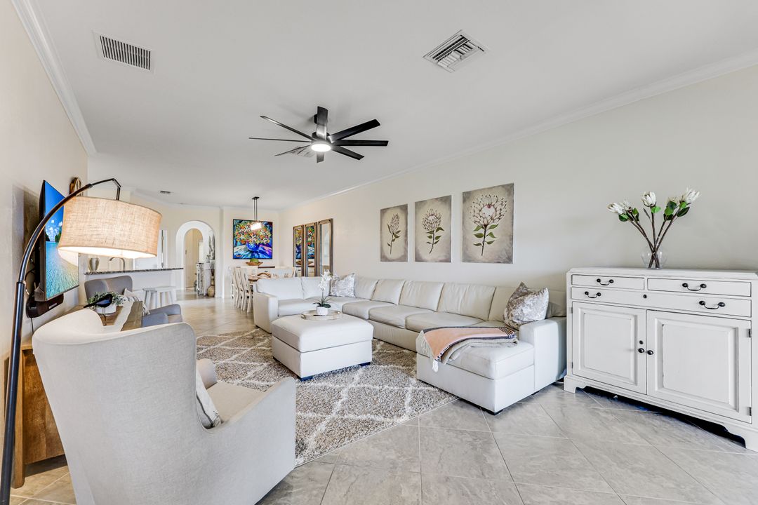 1427 Oceania Dr, Naples, FL 34113