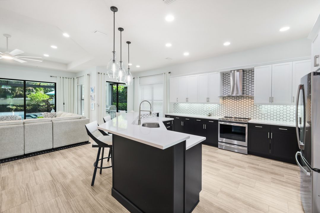 13836 Luna Dr, Naples, FL 34109