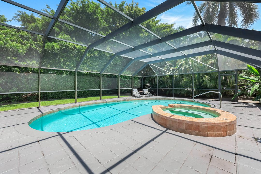 725 Old Trail Dr, Naples, FL 34103