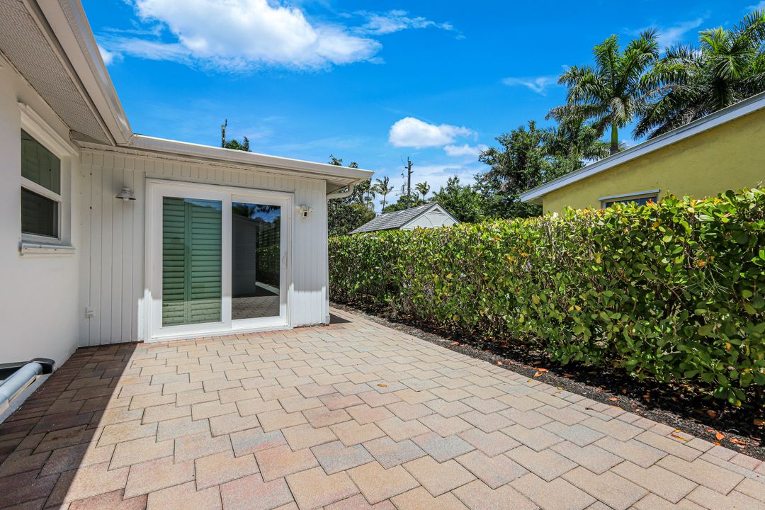 1015 Royal Palm Dr, Naples, FL 34103