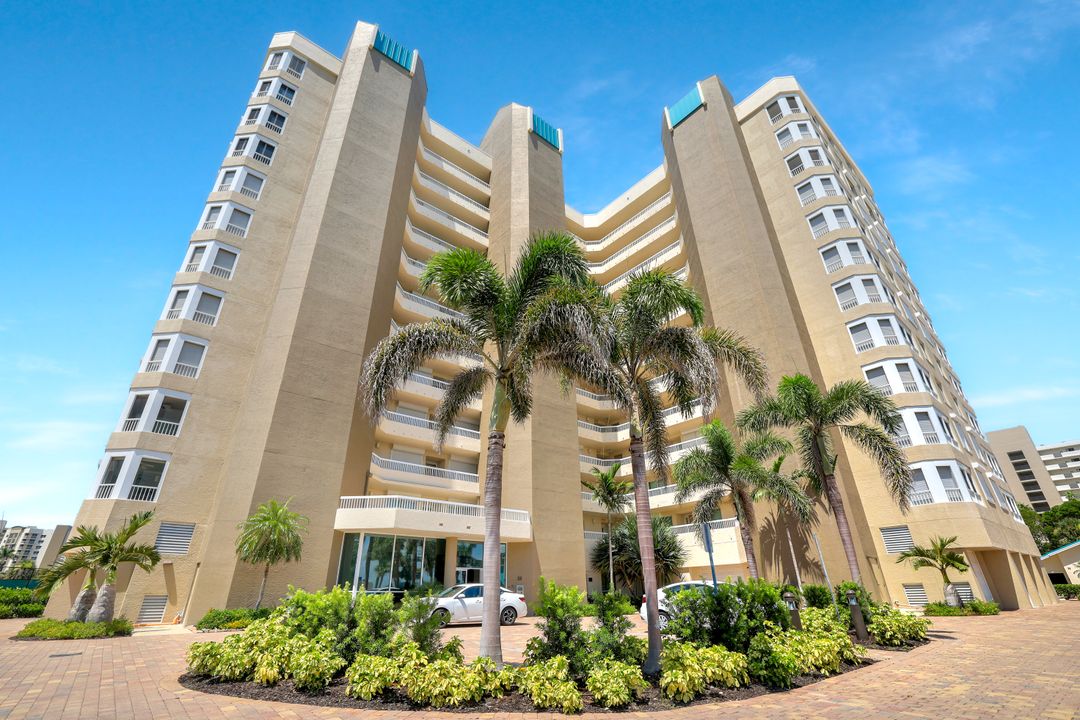 25 Bluebill Ave #1103, Naples, FL 34108