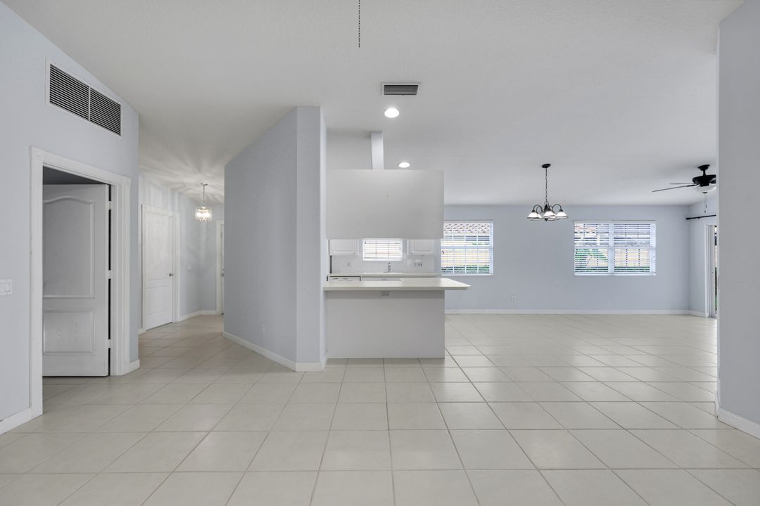 4922 Kingston Way, Naples, FL 34119