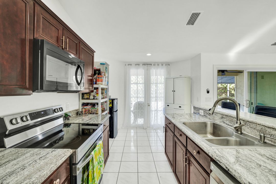 2540 47th Terrace SW, Naples, FL 34116