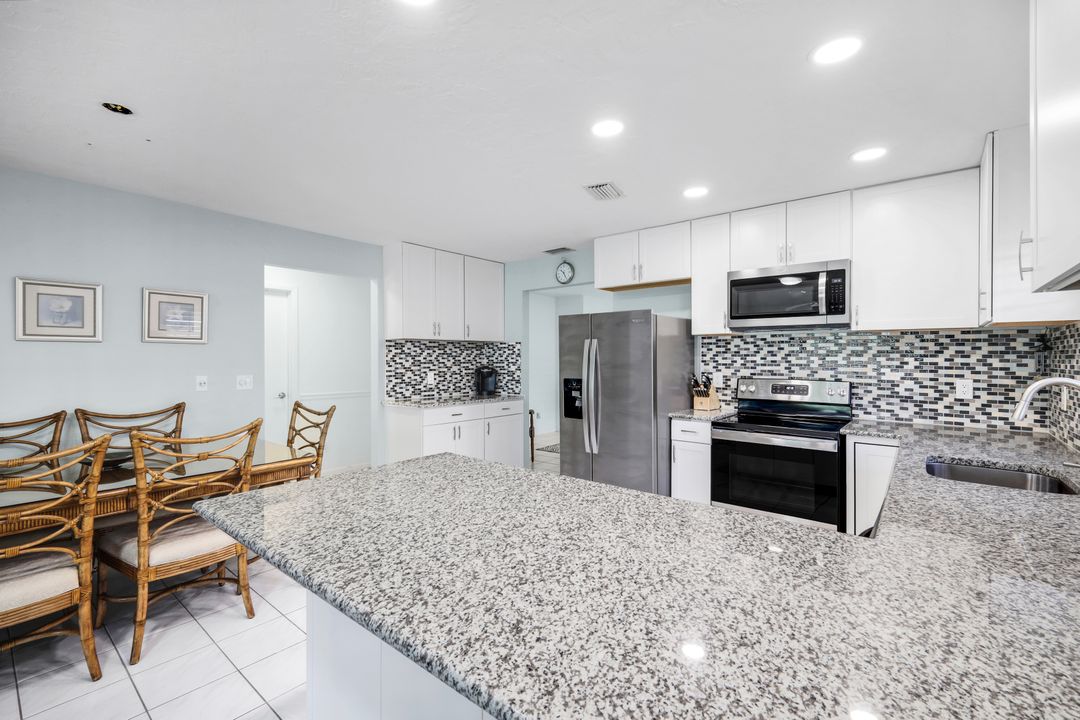 623 98th Ave N, Naples, FL 34108