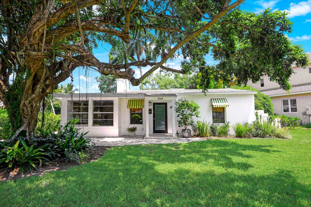 1245 8th Terrace N, Naples, FL 34102