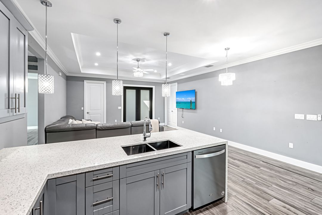 141 20th Ave NW, Naples, FL 34120