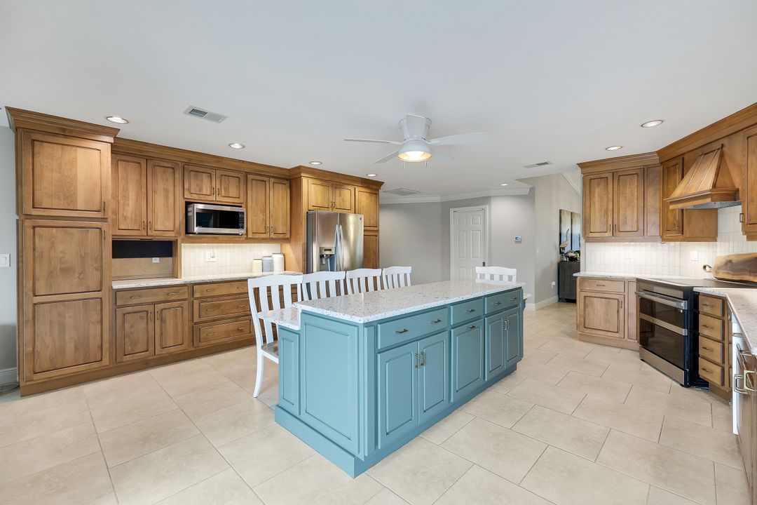 204 SE 20th Pl, Cape Coral, FL 33990