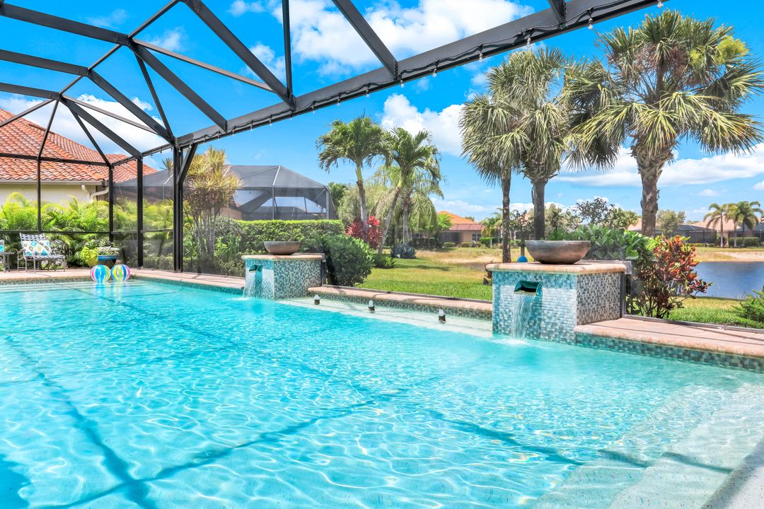 9052 Graphite Cir, Naples, FL 34120