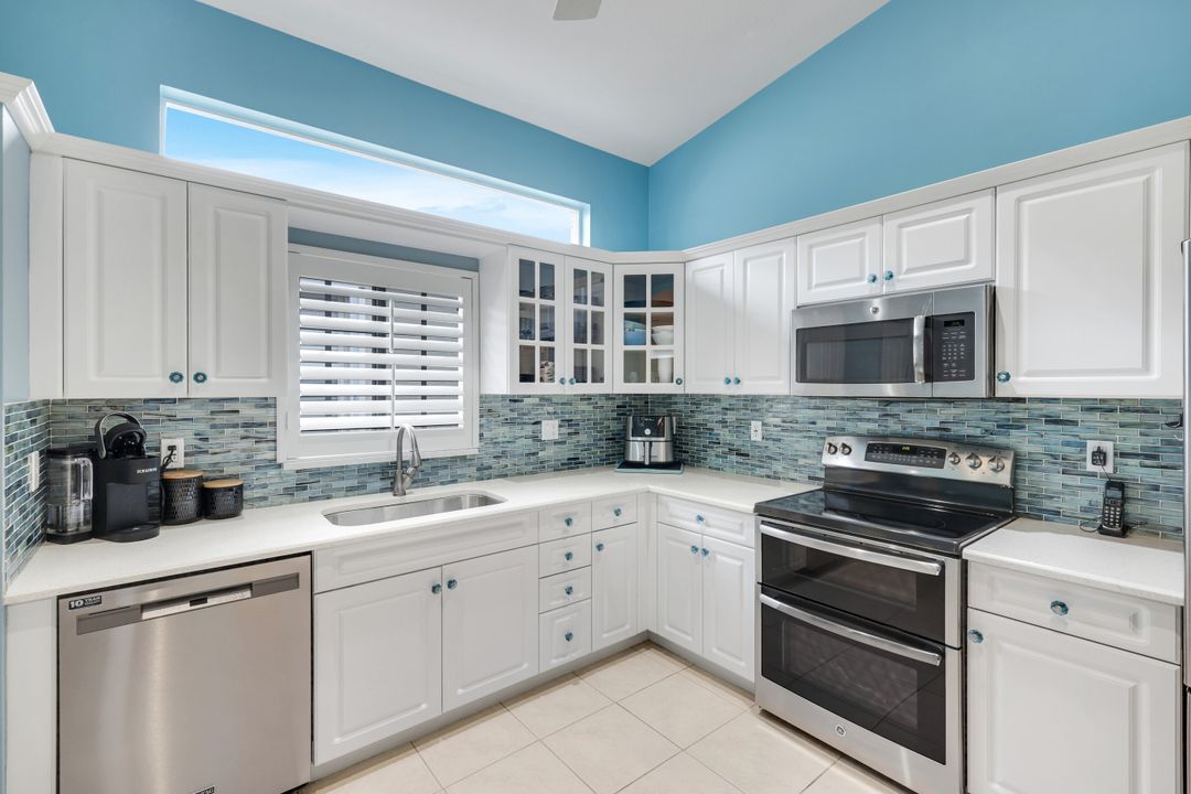 8683 Ibis Cove Cir, Naples, FL 34119