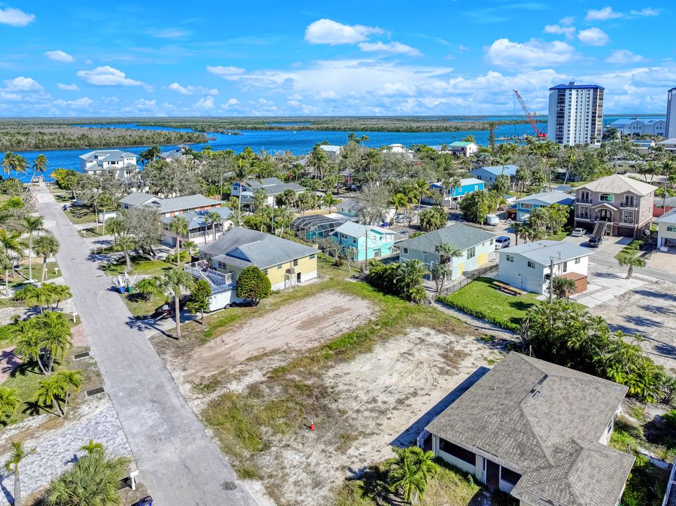 144 Hercules Dr, Fort Myers Beach, FL 33931