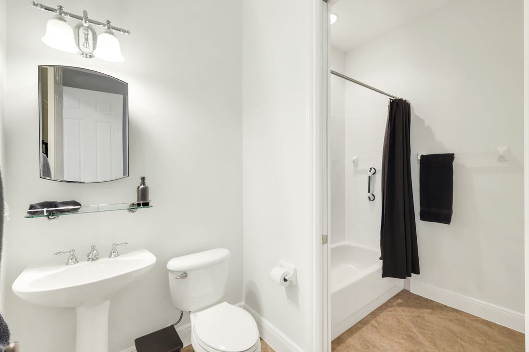 9097 Cherry Oaks Tr #201, Naples, FL 34114