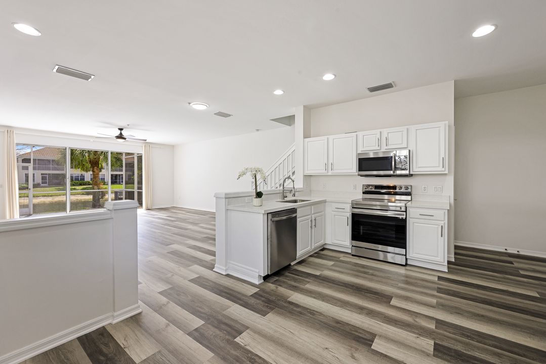 1152 Oxford Ln, Naples, FL 34105