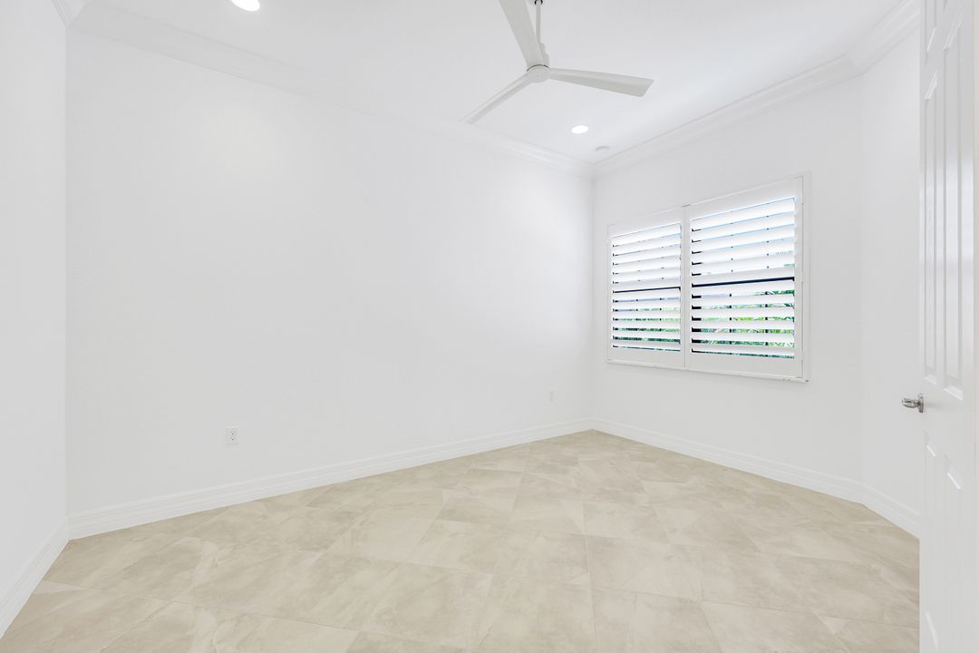 13670 Mandarin Cir, Naples, FL 34109