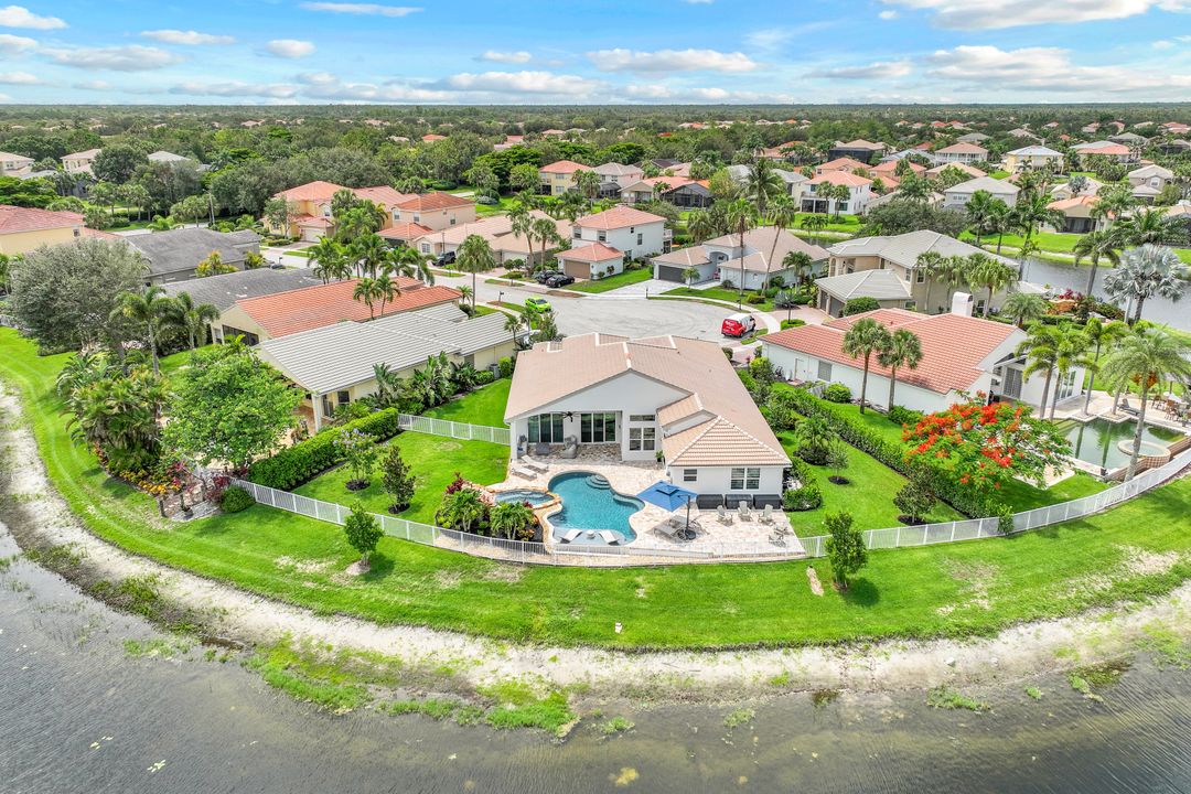 2179 Canary Island Cove, Naples, FL 34119