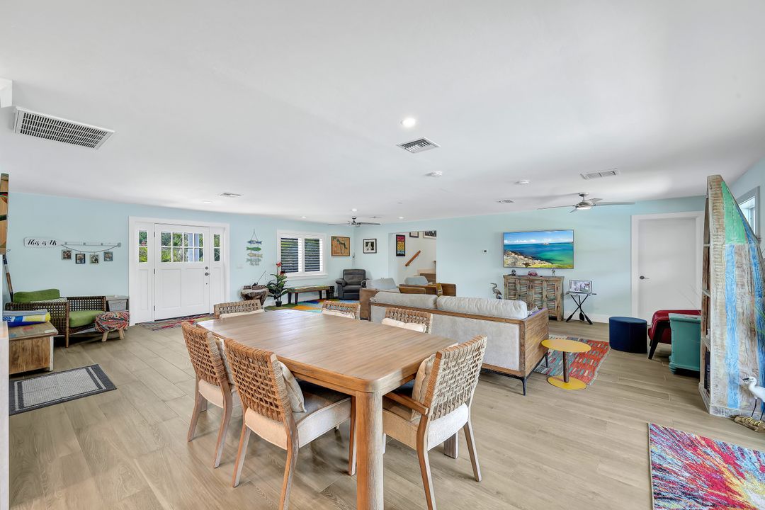 2631 Riverview Dr, Naples, FL 34112