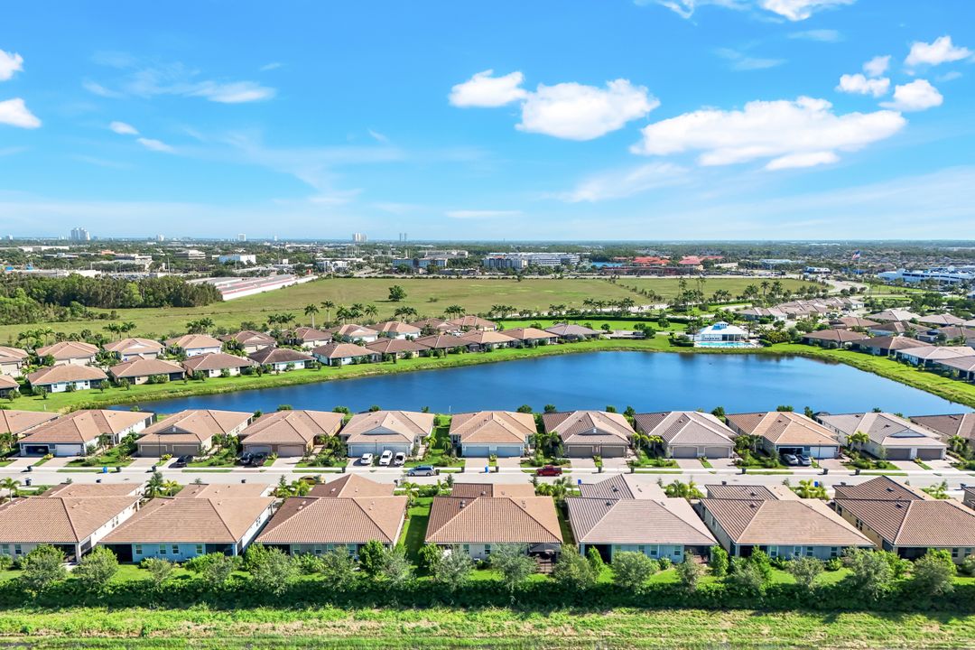 10341 Bonavie Cv Dr, Fort Myers, FL 31570