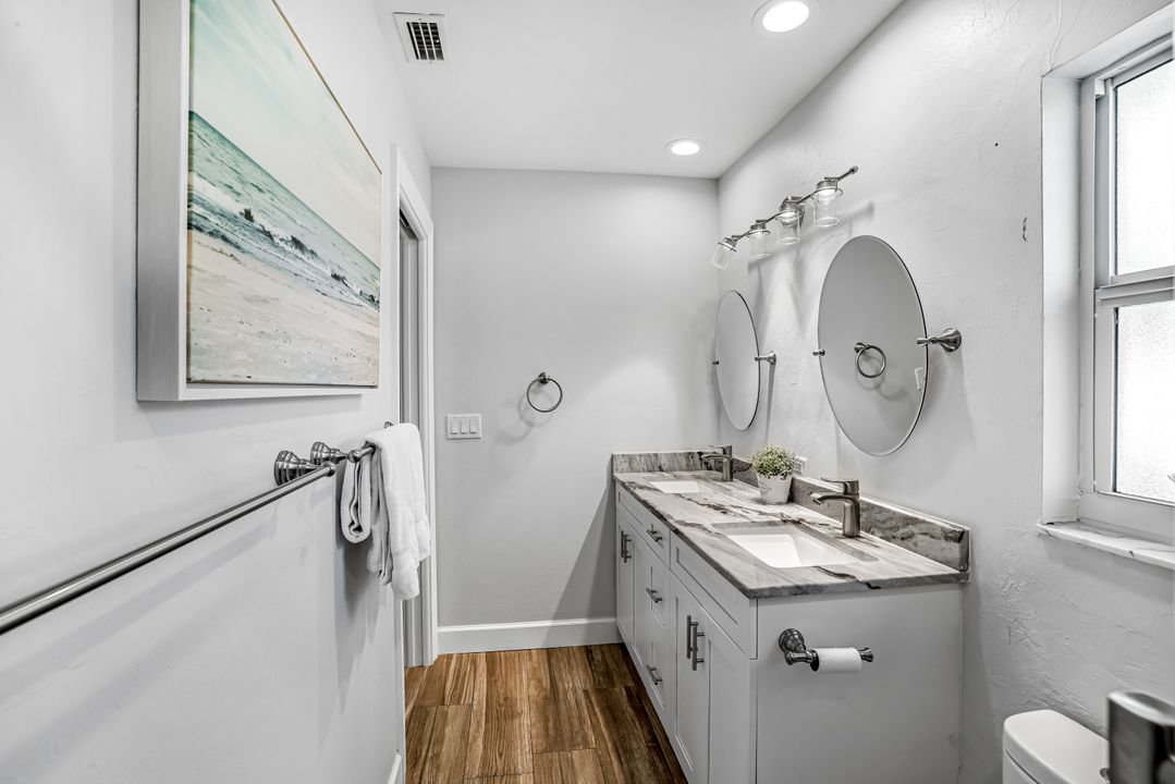 737 91st Ave N, Naples, FL 34108