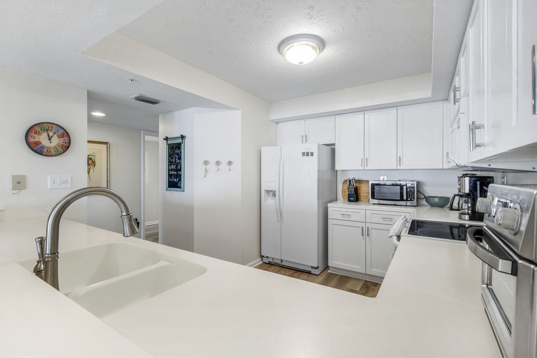 21 Bluebill Ave  #905, Naples, FL 34108