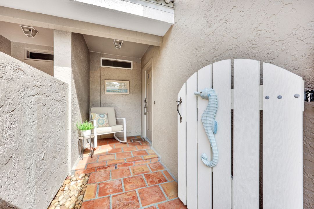 314 Emerald Bay Cir #I-5, Naples, FL 34110