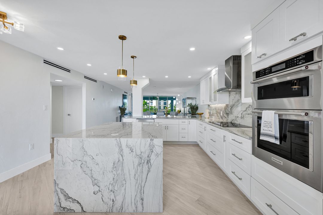 11118 Gulf Shore Dr #302, Naples, FL 34108