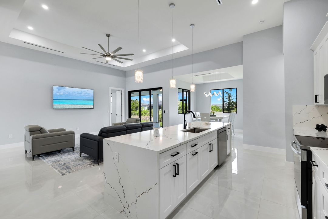 313 NE 5th St, Cape Coral, FL 33990
