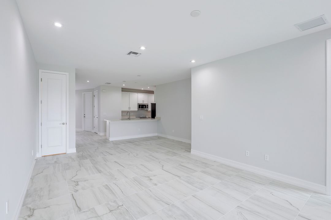 7473 Rockefeller Dr, Naples, FL 34119